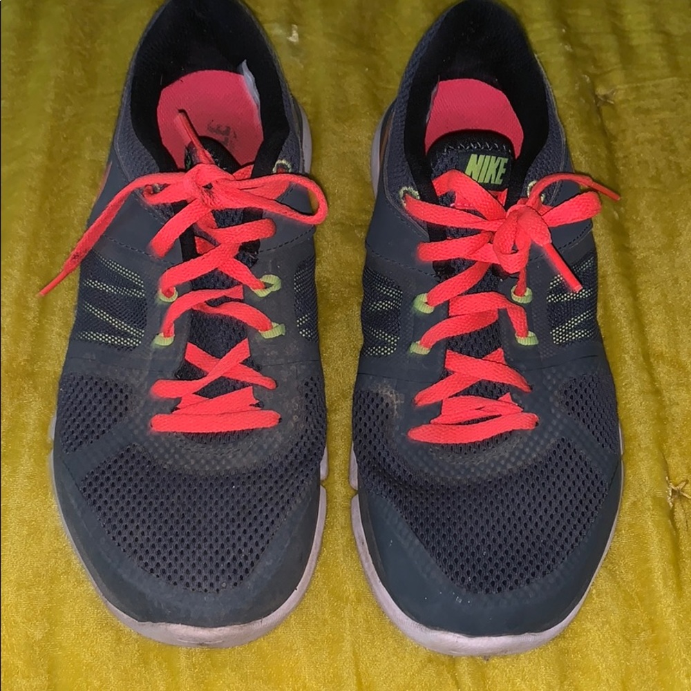 Nike tennis shoes